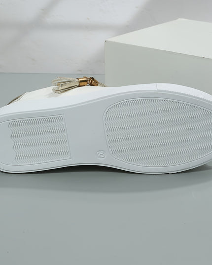 Women's Low-Top White Sneakers with Golden-Tone Chain Accents - Upper, Breathable Mesh Lining & TPR Sole - All-Season Casual Shoes for Casual Attire, Ladies Sneakers, Versatile Footwear, Trendy Footwear, Comfortable Fit, Urba